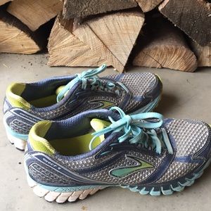Brooks Running Shoes | Size: 8